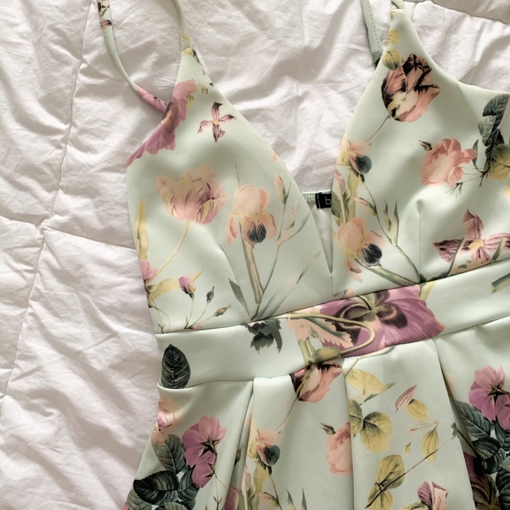 ⬇️ 💲 Boohoo Spring/Summer Wedding Guest Dress
